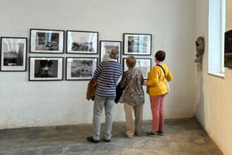 Exposición fotográfica sobre la dana que se muestra en Chiva.