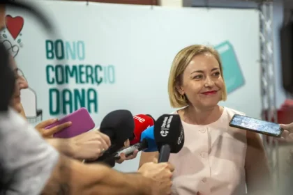 La Diputación de Valencia inyecta 10 millones de euros en comercios de 26 municipios afectados por la DANA 5 3BonoscomercDANAfotoAbulaila10