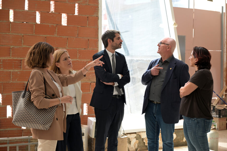 El ministro Urtasun ha visitado localidades afectadas por la DANA.