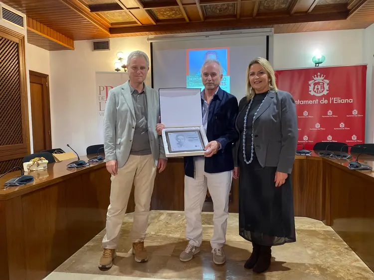 Ildefonso Falcones recibe el Premi de les Lletres Vila de l’Eliana 2025 1 IldelfonsoFalcones