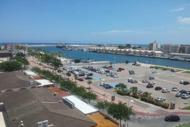 Pàrquing junt al Port de Gandia.