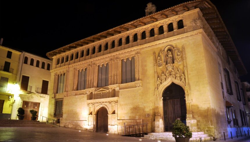 La Comissió Mixta de Patrimoni aprova onze noves actuacions al nucli antic de Xàtiva 1 Hospital vell de Xàtiva, al centre històric.
