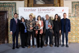 Imatge dels guardonats en els Premis Literaris Ciutat de Gandia.