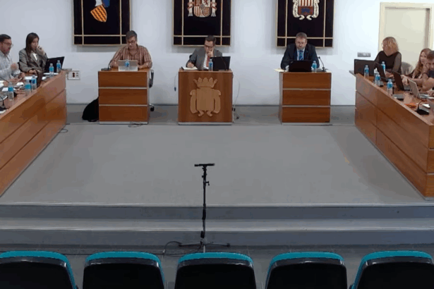 Ple de l'Ajuntament de Canet d'en Berenguer.