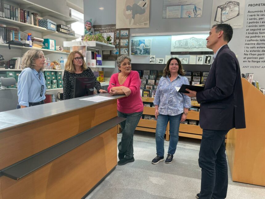 El regidor Alejandro Clausell, en la Biblioteca de Borriana.