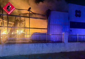elda incendio nave industrial