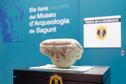 El capitell s'ha dipositat al Museu d'Arqueologia de Sagunt.