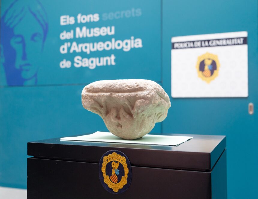 El capitell s'ha dipositat al Museu d'Arqueologia de Sagunt.