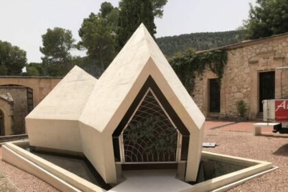 Mausoleu de Camilo Sesto al cementeri d'Alcoi.