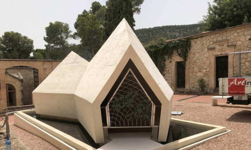 Mausoleu de Camilo Sesto al cementeri d'Alcoi.