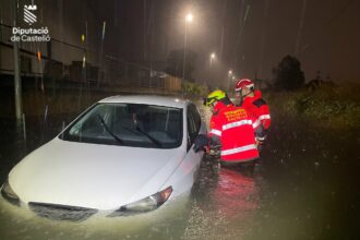 Rescate de los bomberos en las inundaciones de Castelló.
