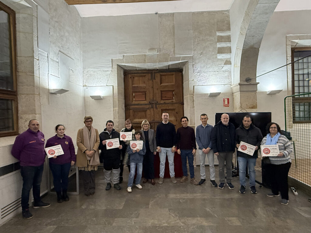 Llíria reparte premios a la mejor decoración navideña en balcones, comercios y belenes 2 entrega premios concurso belenes