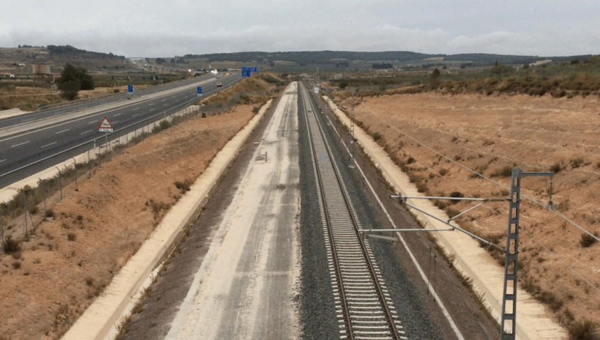 Tram de la línia de tren entre Moixent i l'Alcúdia de Crespins.