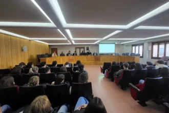 ActoinstitucionalentreAyuntamientodeChivayUniversidaddeNavarra