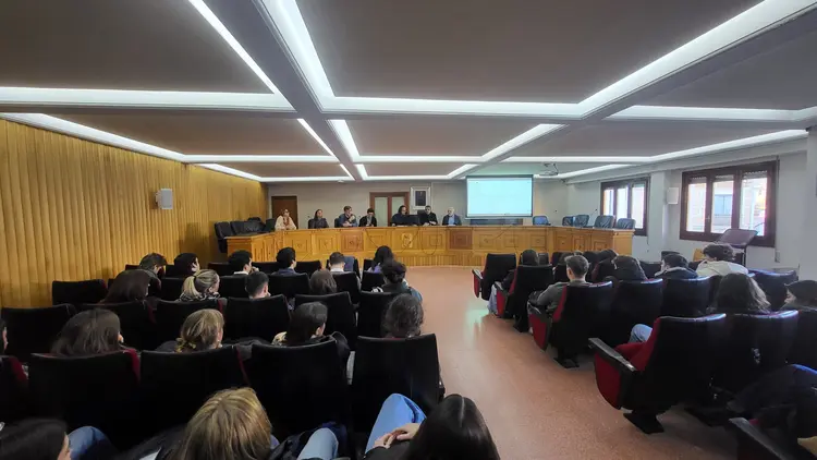 ActoinstitucionalentreAyuntamientodeChivayUniversidaddeNavarra