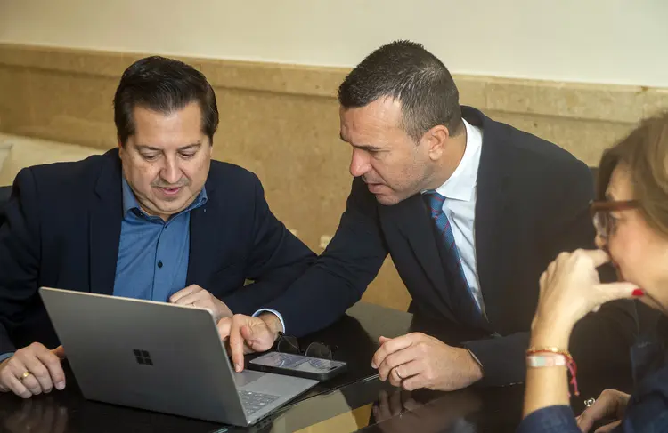 AlcaldedeGuadassuarfotoAbulaila3