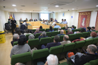 El acto se ha celebrado en el salón de plenos de Paiporta.