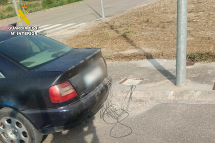 Vehicle utilitzat en el robatori de coure.