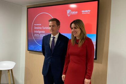 L'alcalde i la regidora de Turisme de Xàtiva.