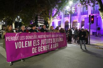 Protesta a Xàtiva contra la retirada de competències del jutjat de violència de gènere.