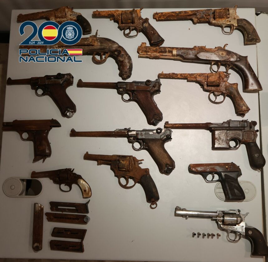 Imagen de las pistolas confiscadas en Alzira.