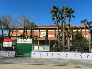 El Ayuntamiento de Manises critica la falta de inversión de la Generalitat en los centros educativos públicos 27 20260210CEIPJoanFuster