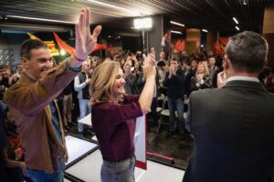 Pilar Alegria acto campana Teruel firma Marcos Cebrian