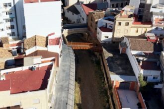 Vista aérea de la Calle buñol y Puente viejo de Chiva
