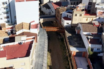 Vista aérea de la Calle buñol y Puente viejo de Chiva