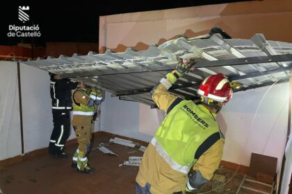 Actuación de los bomberos de Castelló por el viento.