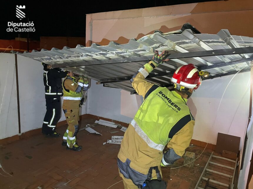 Actuación de los bomberos de Castelló por el viento.
