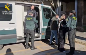 Tres detenidos en Manises por secuestrar, golpear y echar de sus casa a una persona 28 sucusetromanises
