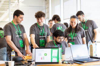 Estudiantes de la UPV durante uno de los hackathons organizados por Mercadona IT