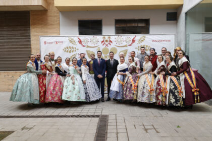 FFMM y presidencias de todas las Fallas junto a alcalde y concejal de Fallas
