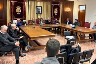 La reunió es va celebrar a l'Ajuntament de la Llosa de Ranes.