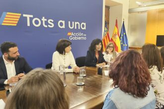 Reunión de la ministra de Igualdad con el colectivo Semana Santa Inclusiva.