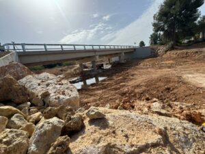 Reabre el puente del Cerrito Royo en Pedralba, reconstruido con mayor capacidad hidráulica 32 260408 Visita Pedralba 3