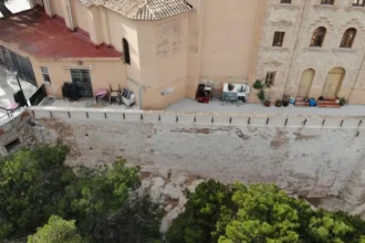 Imatge de la muralla del castell de Cullera.