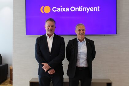 José Pla i José Francisco Sanfélix han presentat els comptes de Caixa Ontinyent.