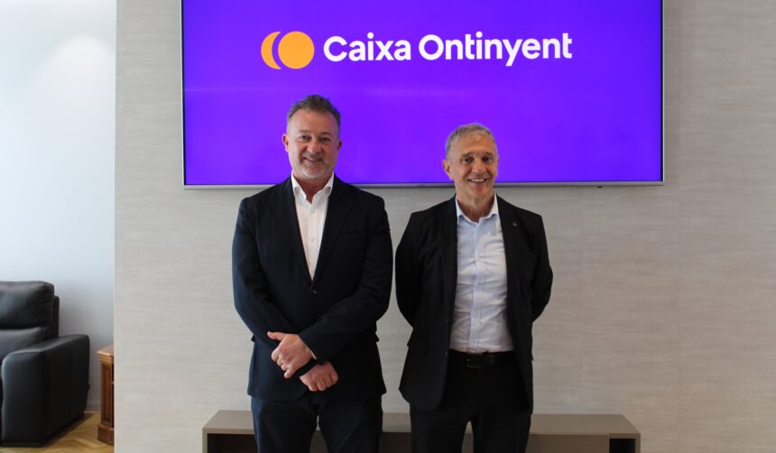 José Pla i José Francisco Sanfélix han presentat els comptes de Caixa Ontinyent.