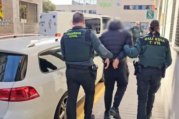 Uno de los detenidos en Aldaia.