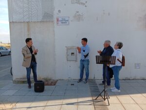 2026 05 21 Els pares de Guillem Agullo i Salvador en la inauguracio del passeig amb el seu nom a Foios
