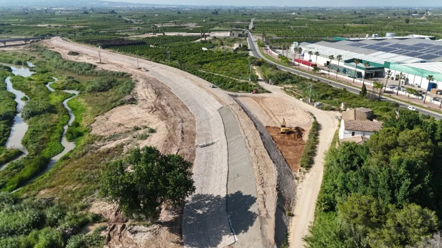 Trabajos de la CHJ en el río Magro a su paso por Algemesí.