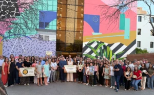 Foto familia entrega premios