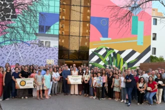 Foto familia entrega premios