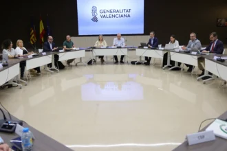 Mesa de negociación de los profesores y la Conselleria.