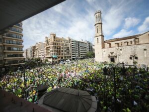 Guerra de cifras del seguimiento de la huelga en educación y 40.000 personas salen a la calle contra la política de la Conselleria 18 huelga educacion protesta
