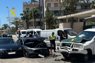 La persecución acabó en un choque contra un coche patrulla de la Guardia Civil.