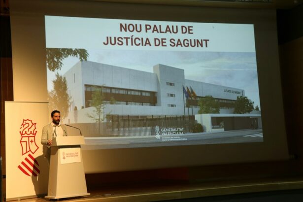 L'alcalde de Sagunt, Darío Moreno, durant la presentació del projecte del Palau de Justícia.