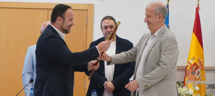 Javier Mansilla ha traspasado la vara de mando a Jesús Borràs.